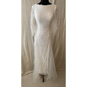 NWT Merry's Wedding Dress Size 4 Sheer Lace Silky Lining Flowing Bottom Train